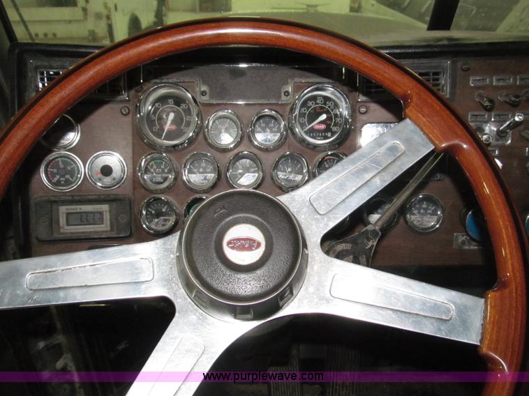 image for item B5305 1997 Peterbilt 379 semi truck