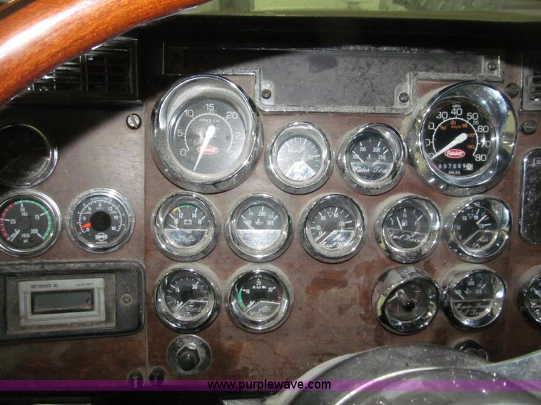 image for item B5305 1997 Peterbilt 379 semi truck