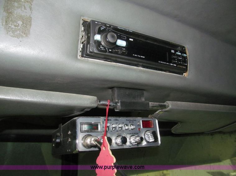 image for item B5305 1997 Peterbilt 379 semi truck