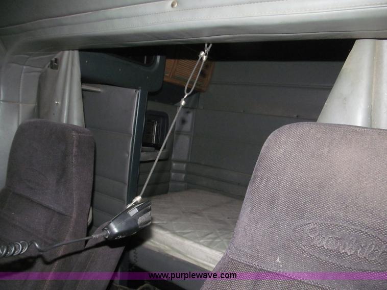 image for item B5305 1997 Peterbilt 379 semi truck