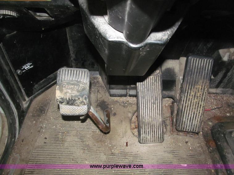 image for item B5305 1997 Peterbilt 379 semi truck