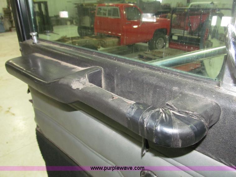 image for item B5305 1997 Peterbilt 379 semi truck