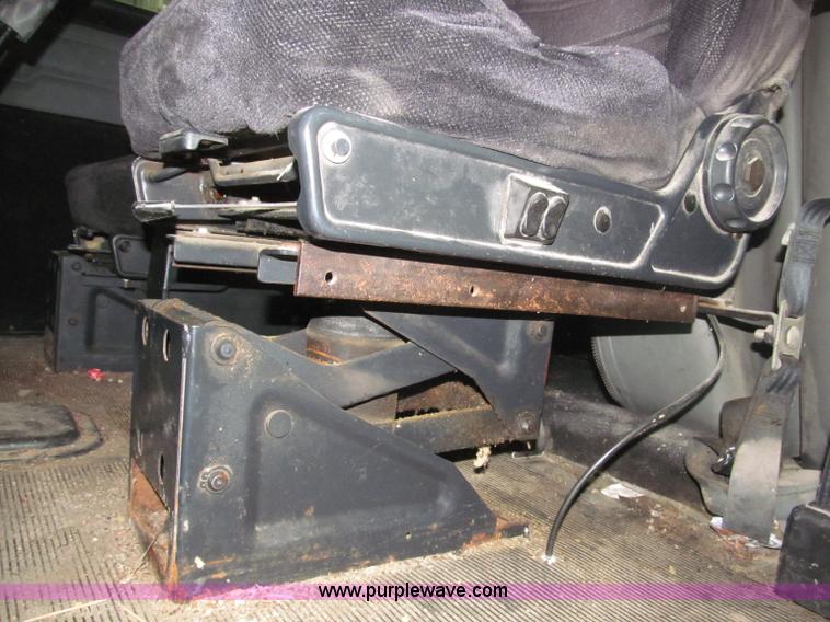 image for item B5305 1997 Peterbilt 379 semi truck