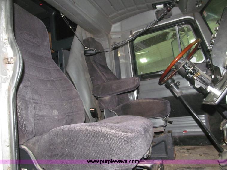 image for item B5305 1997 Peterbilt 379 semi truck
