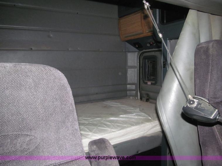 image for item B5305 1997 Peterbilt 379 semi truck