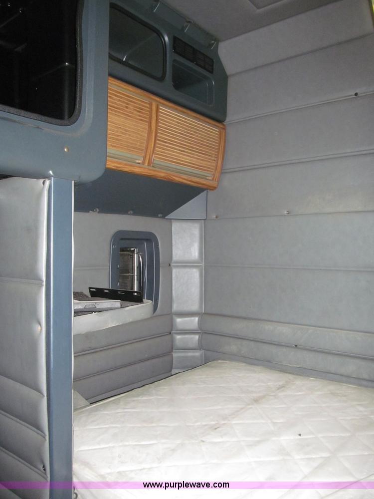 image for item B5305 1997 Peterbilt 379 semi truck