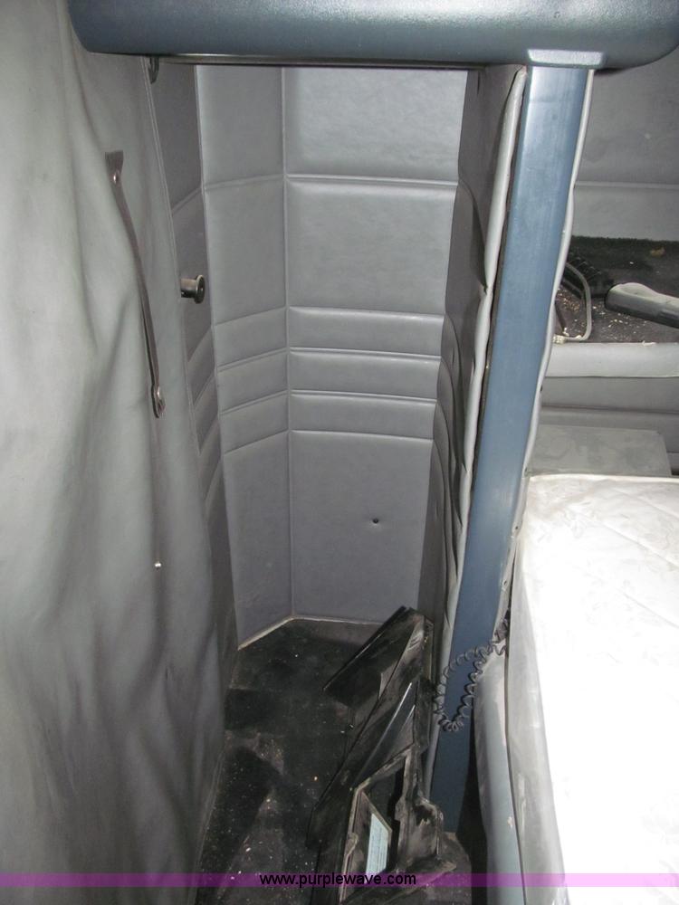 image for item B5305 1997 Peterbilt 379 semi truck