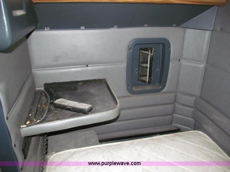 image for item B5305 1997 Peterbilt 379 semi truck