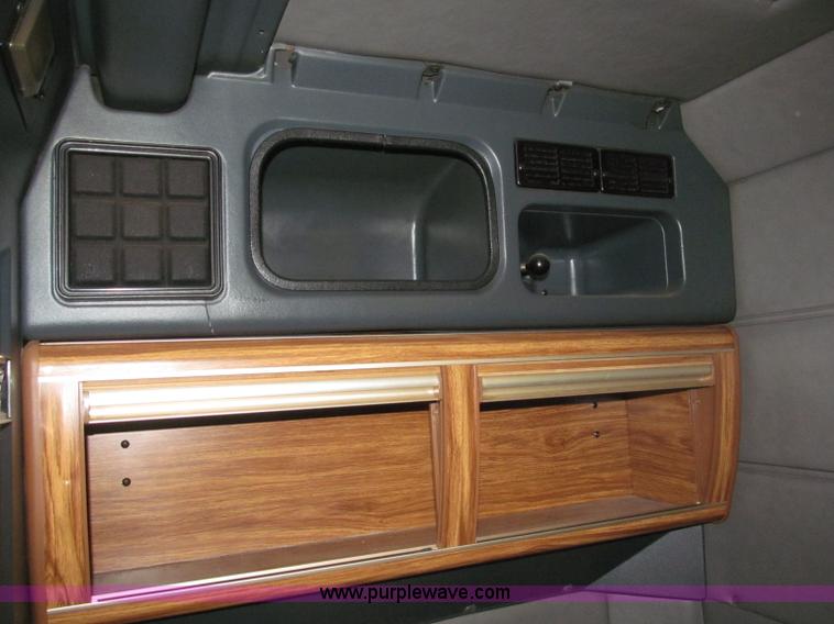 image for item B5305 1997 Peterbilt 379 semi truck