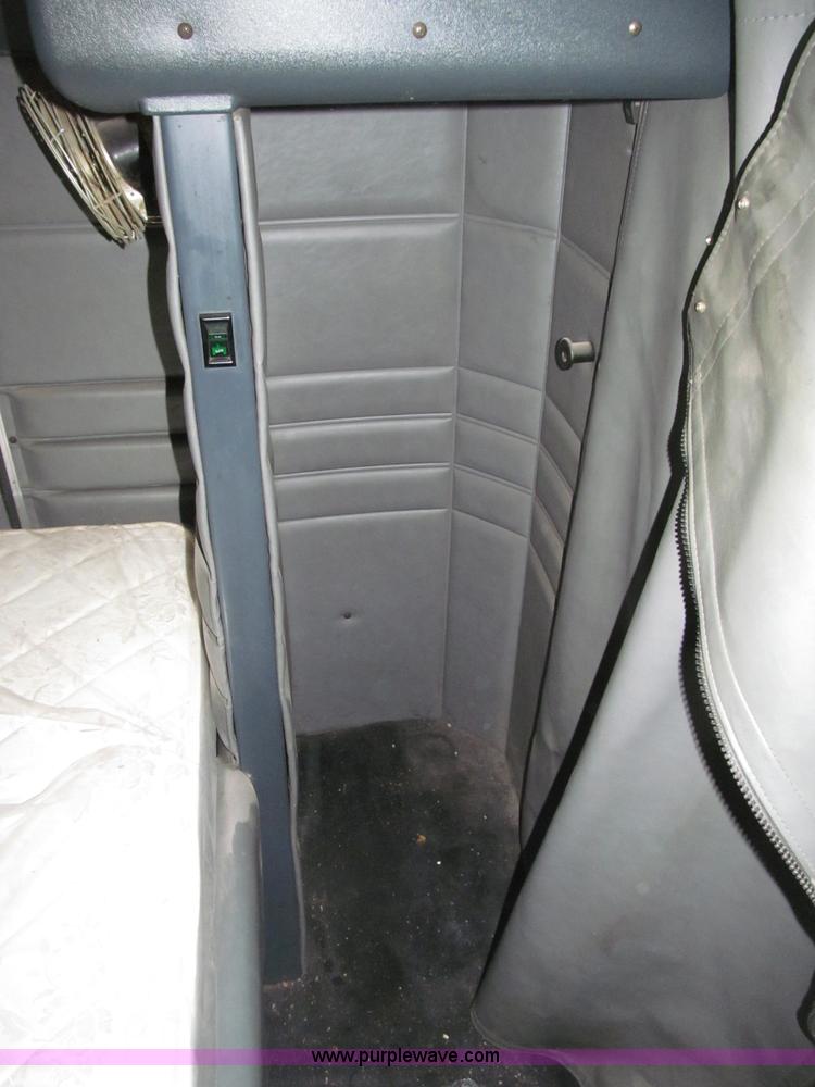 image for item B5305 1997 Peterbilt 379 semi truck