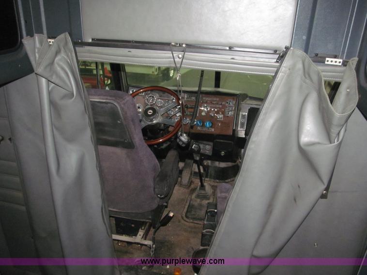 image for item B5305 1997 Peterbilt 379 semi truck