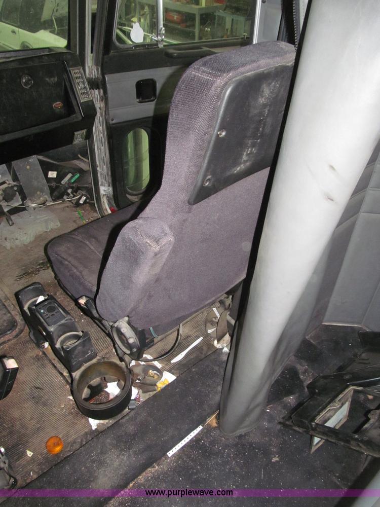 image for item B5305 1997 Peterbilt 379 semi truck