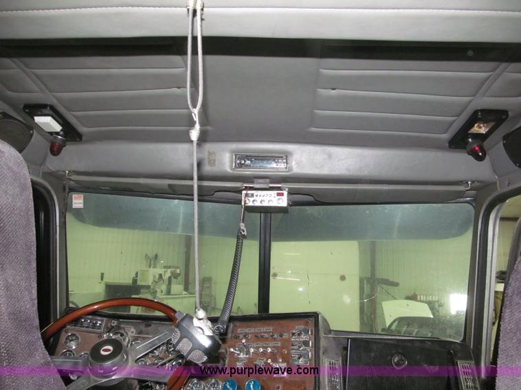 image for item B5305 1997 Peterbilt 379 semi truck