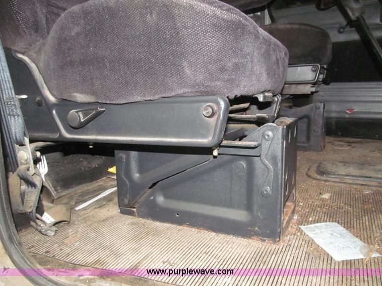 image for item B5305 1997 Peterbilt 379 semi truck