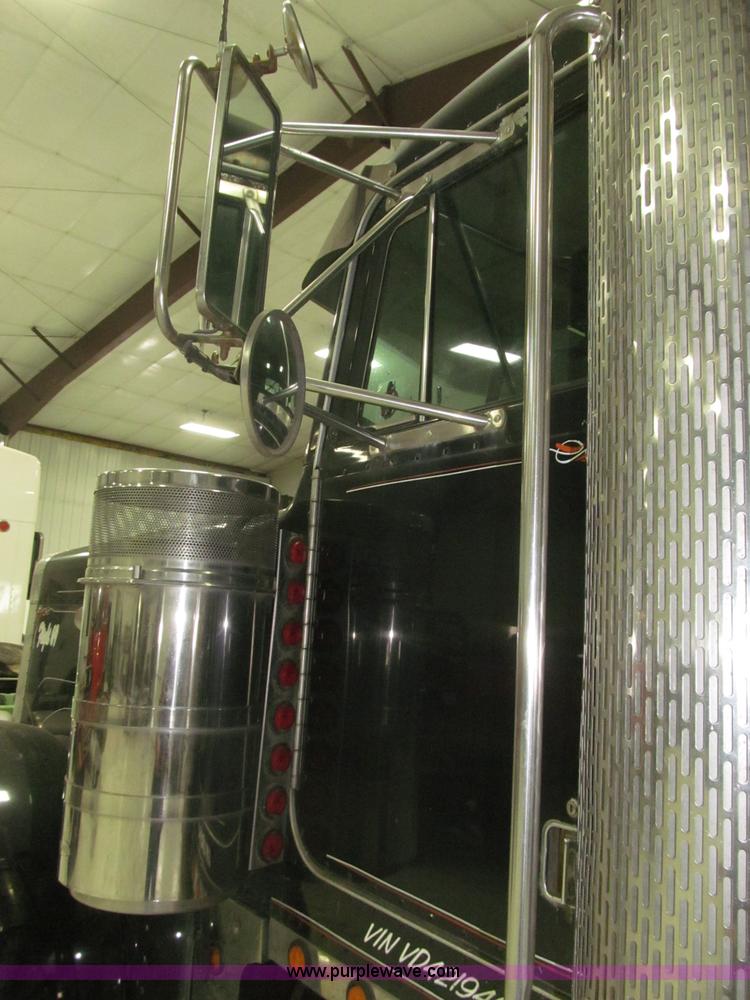 image for item B5305 1997 Peterbilt 379 semi truck