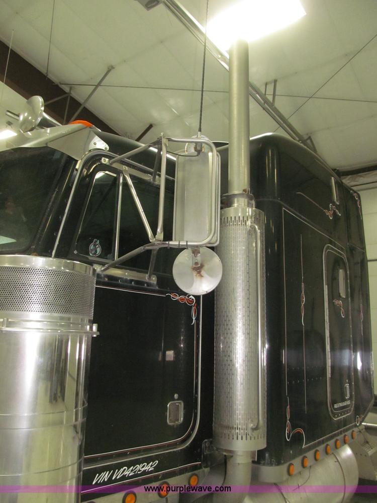 image for item B5305 1997 Peterbilt 379 semi truck