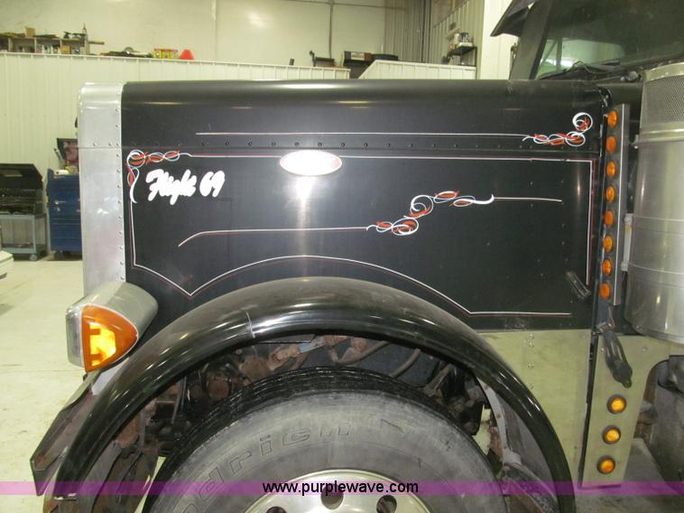 image for item B5305 1997 Peterbilt 379 semi truck