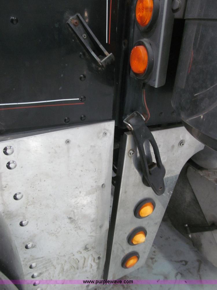 image for item B5305 1997 Peterbilt 379 semi truck