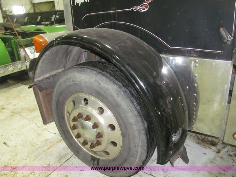 image for item B5305 1997 Peterbilt 379 semi truck
