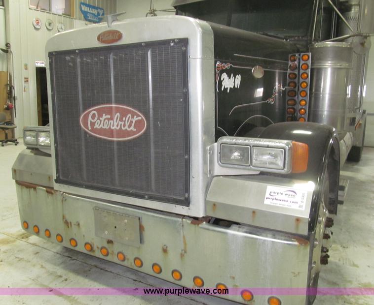 image for item B5305 1997 Peterbilt 379 semi truck