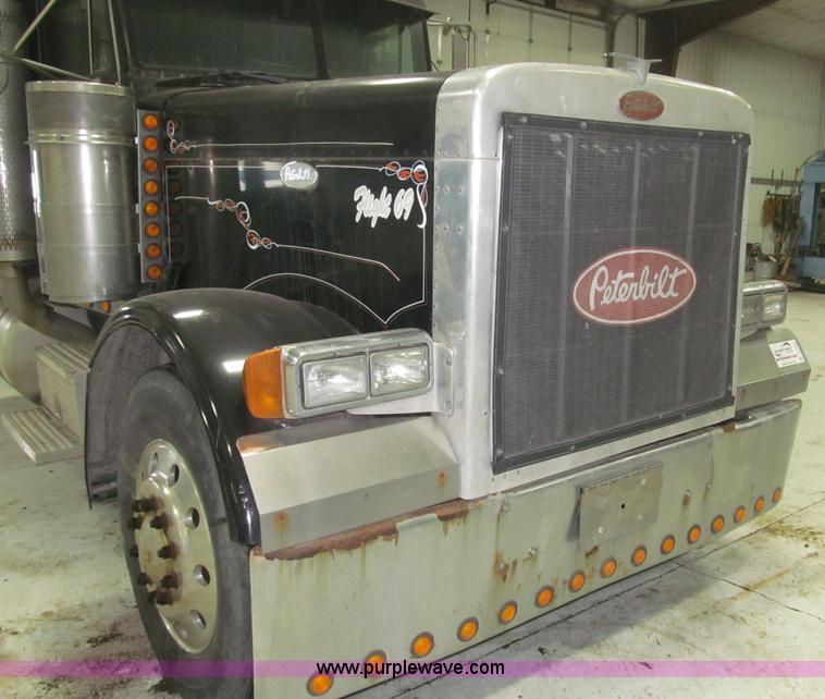 image for item B5305 1997 Peterbilt 379 semi truck