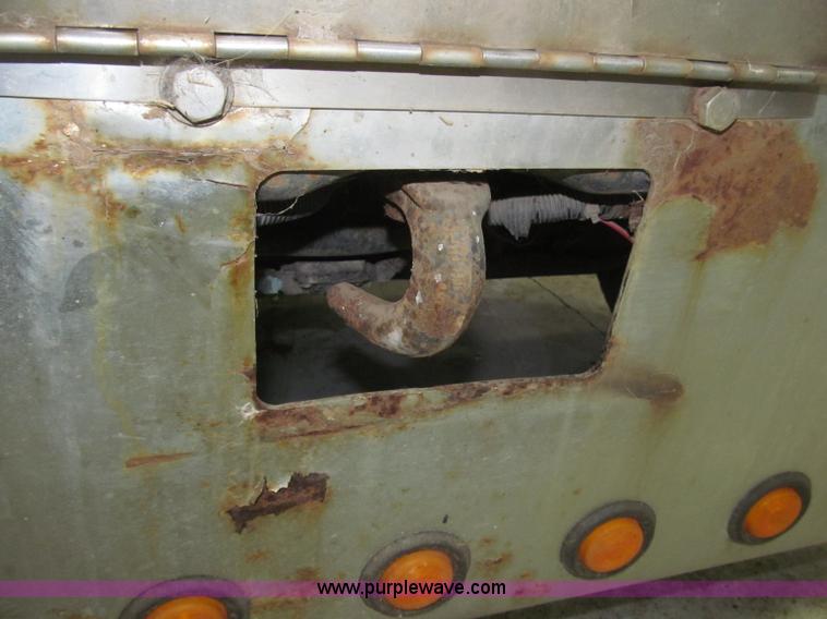 image for item B5305 1997 Peterbilt 379 semi truck