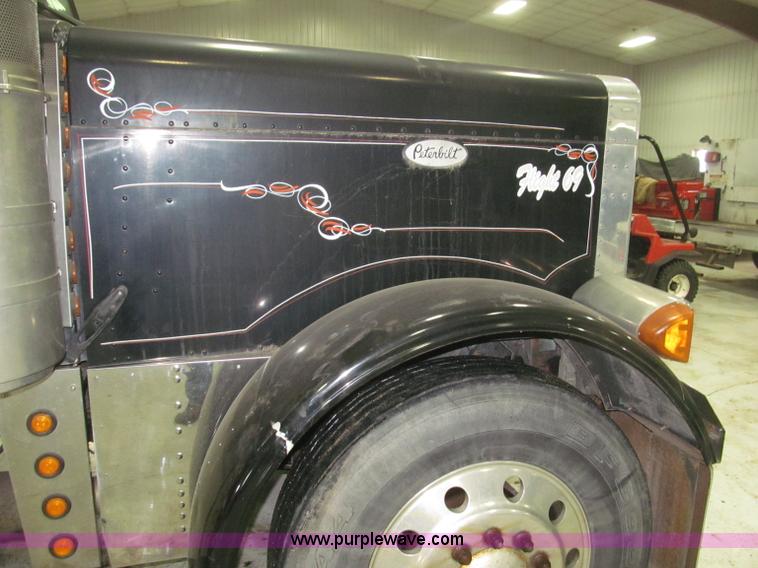 image for item B5305 1997 Peterbilt 379 semi truck