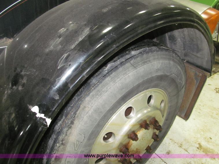 image for item B5305 1997 Peterbilt 379 semi truck