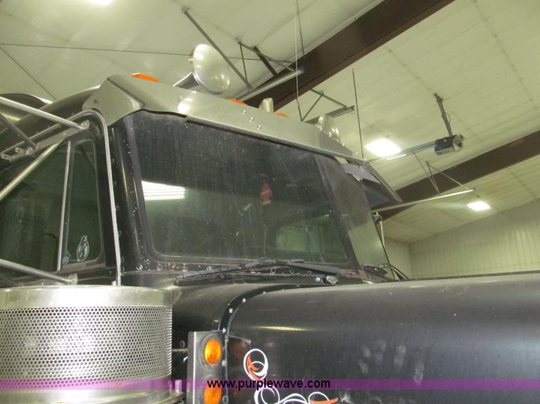 image for item B5305 1997 Peterbilt 379 semi truck