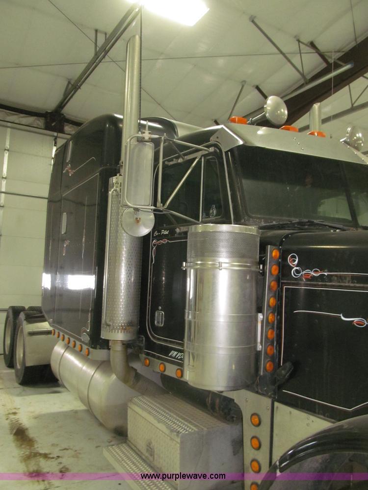 image for item B5305 1997 Peterbilt 379 semi truck