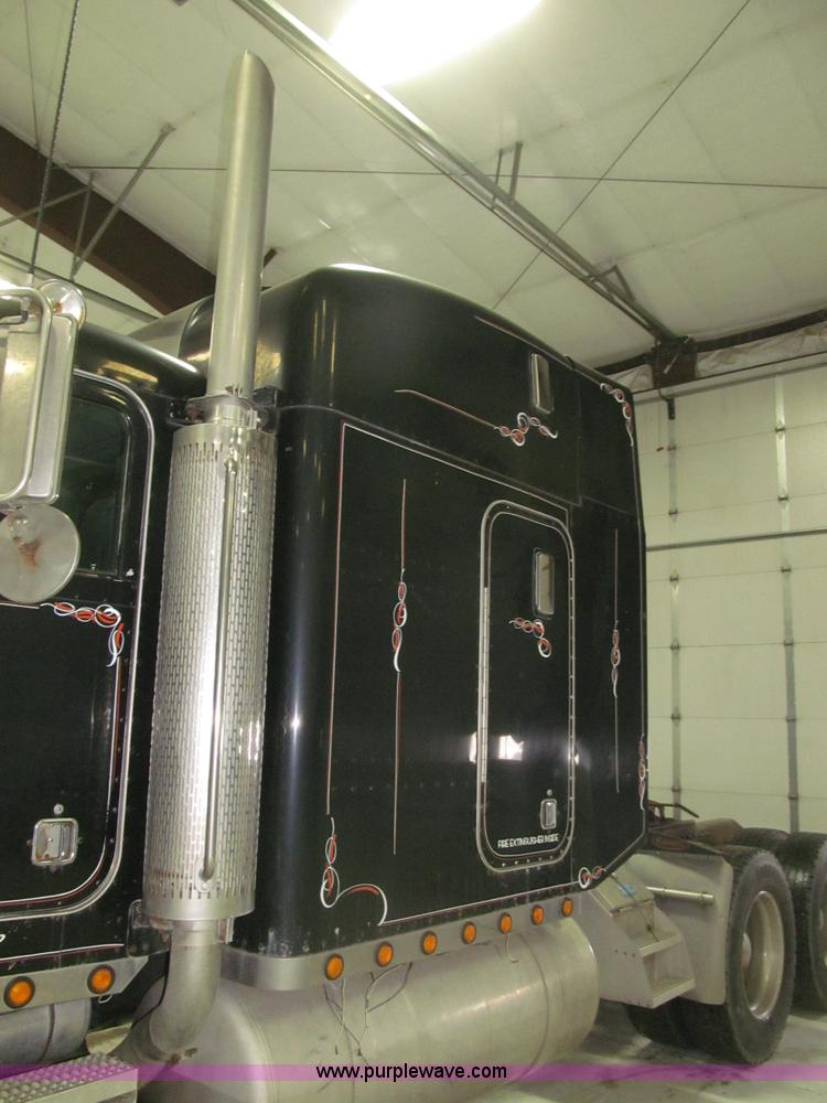 image for item B5305 1997 Peterbilt 379 semi truck