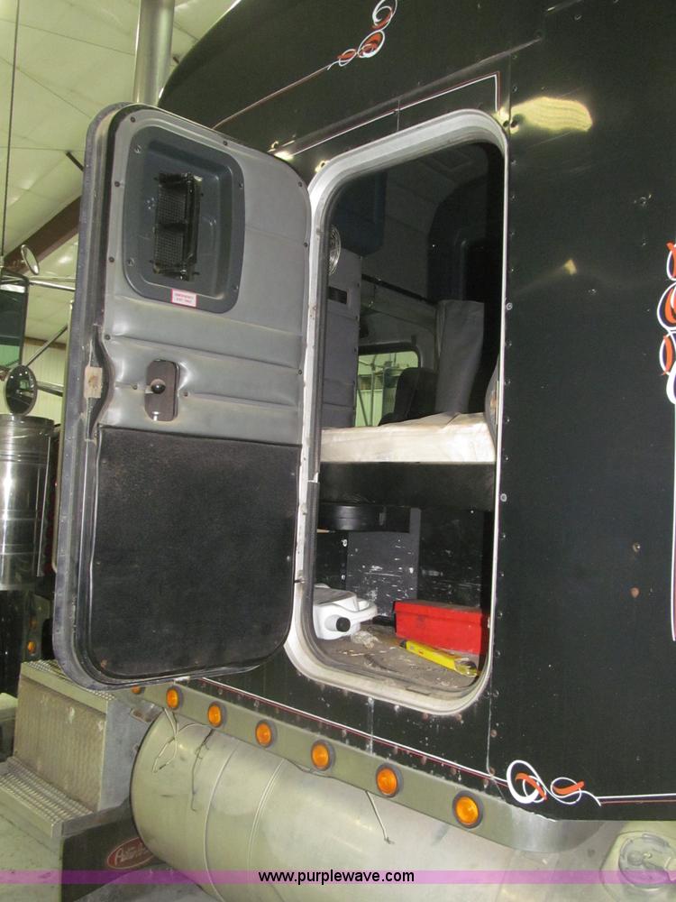 image for item B5305 1997 Peterbilt 379 semi truck