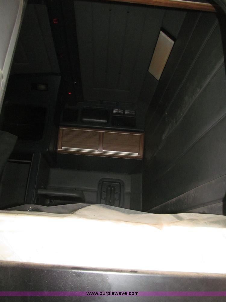 image for item B5305 1997 Peterbilt 379 semi truck