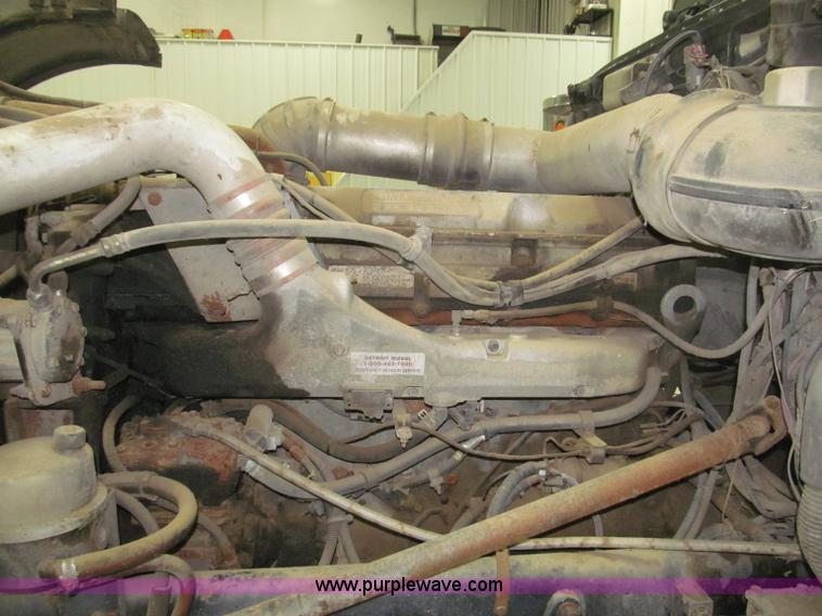 image for item B5305 1997 Peterbilt 379 semi truck