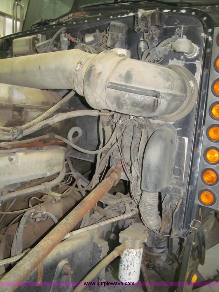 image for item B5305 1997 Peterbilt 379 semi truck