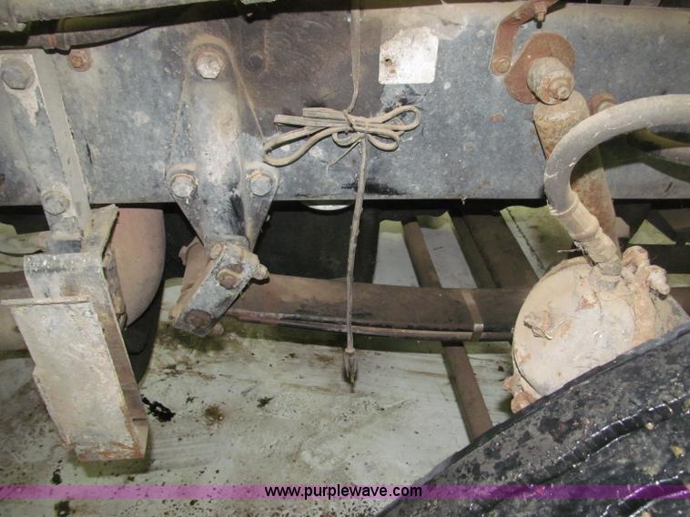 image for item B5305 1997 Peterbilt 379 semi truck