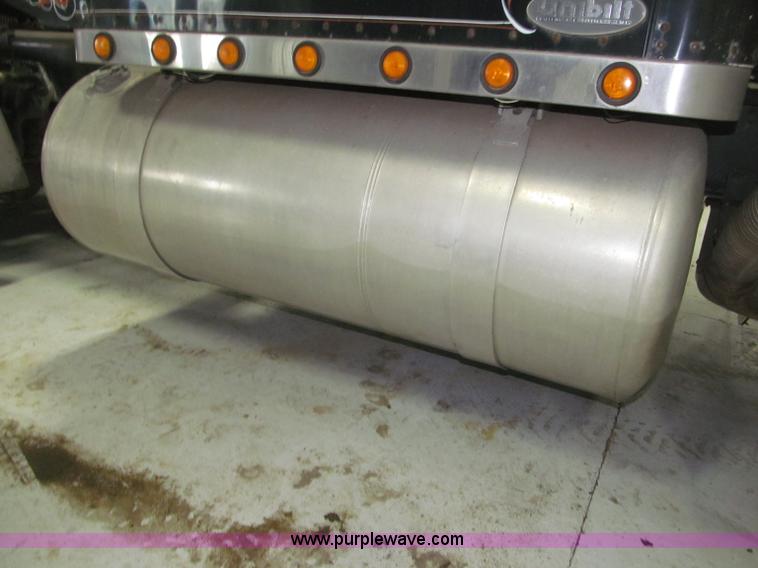 image for item B5305 1997 Peterbilt 379 semi truck