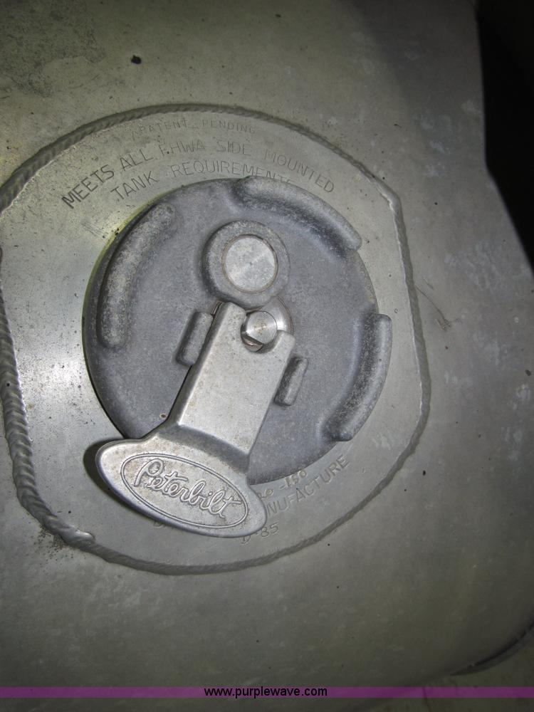 image for item B5305 1997 Peterbilt 379 semi truck