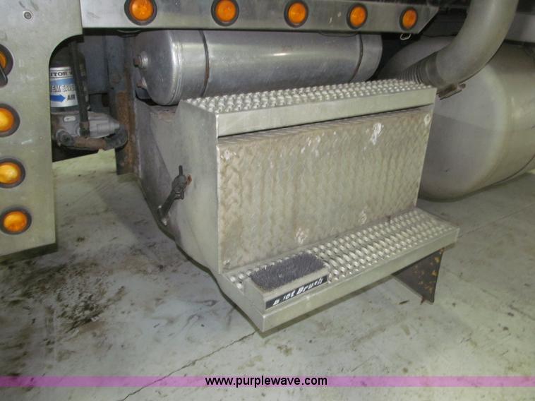 image for item B5305 1997 Peterbilt 379 semi truck