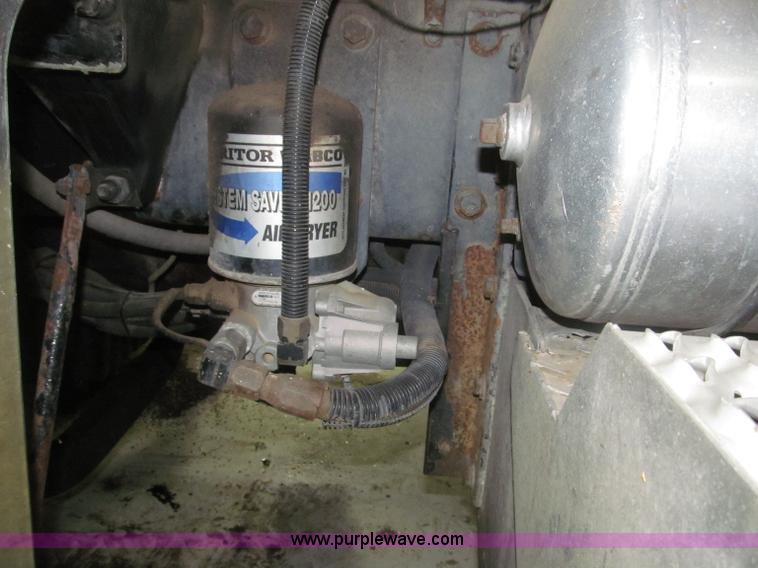 image for item B5305 1997 Peterbilt 379 semi truck