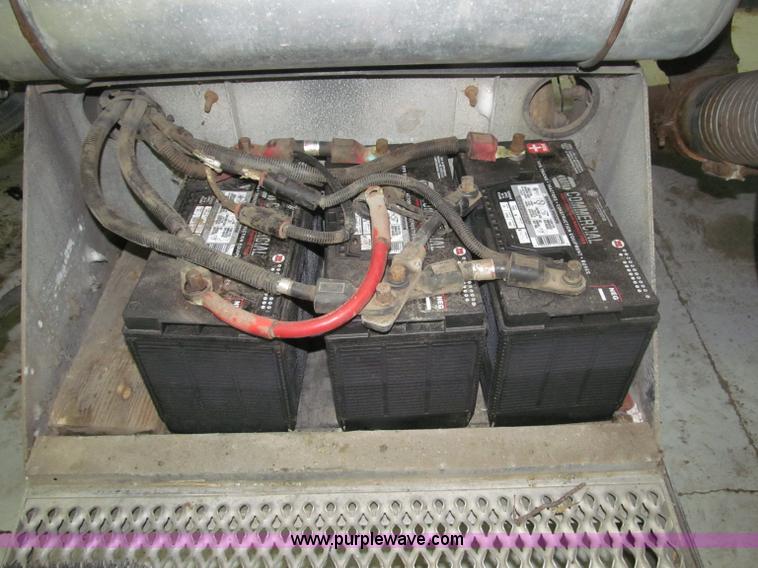 image for item B5305 1997 Peterbilt 379 semi truck