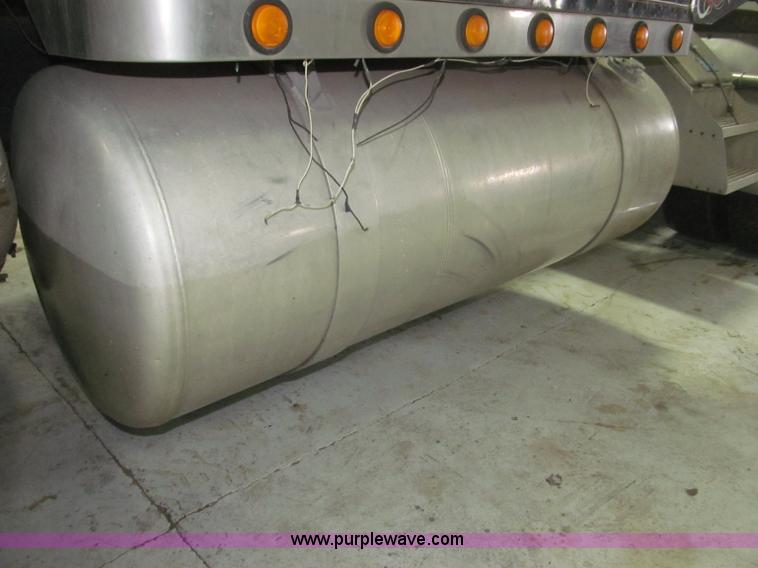 image for item B5305 1997 Peterbilt 379 semi truck