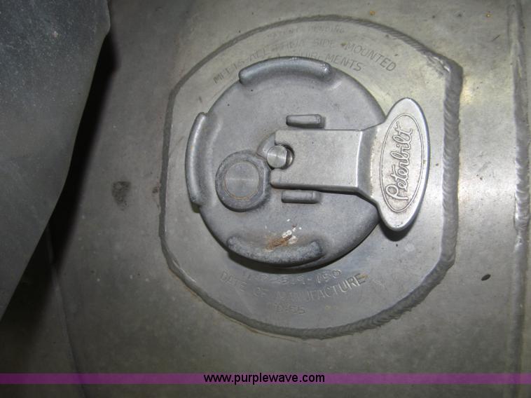 image for item B5305 1997 Peterbilt 379 semi truck