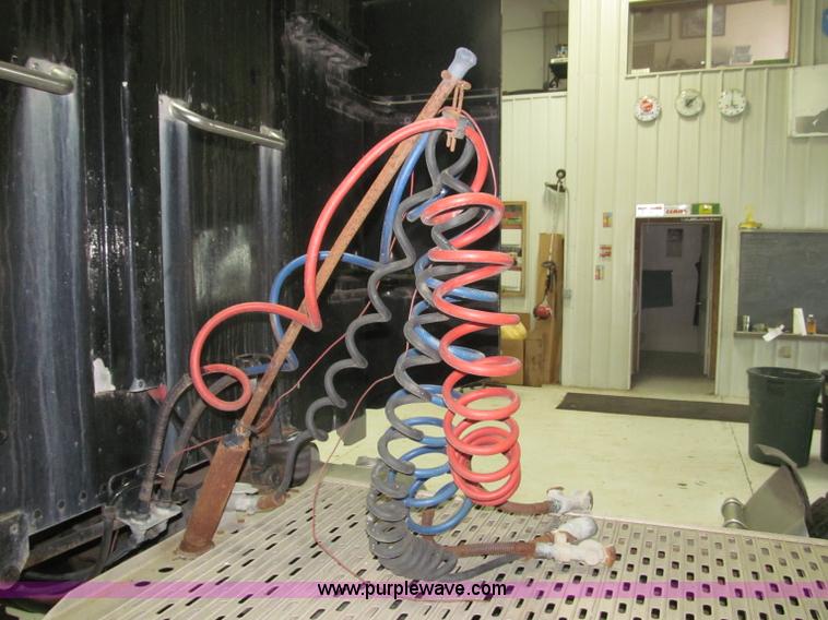 image for item B5305 1997 Peterbilt 379 semi truck