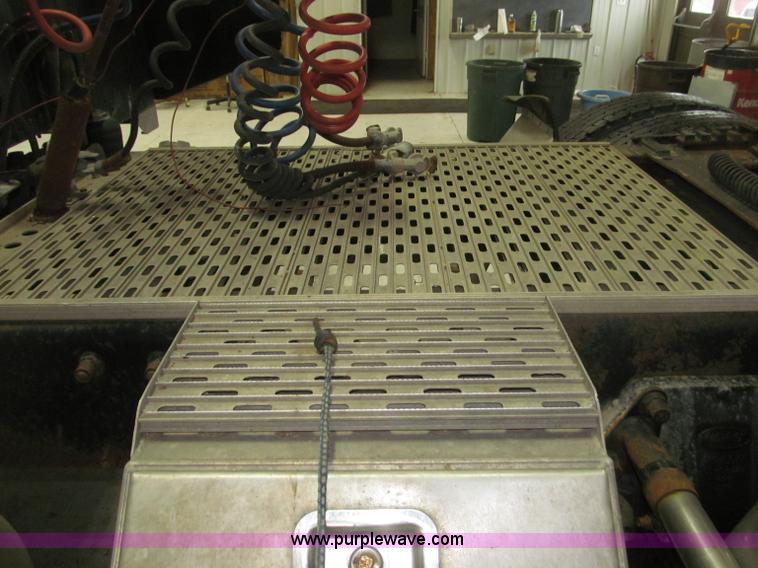 image for item B5305 1997 Peterbilt 379 semi truck