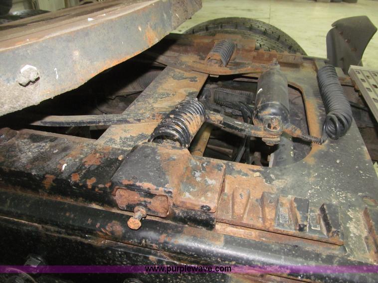 image for item B5305 1997 Peterbilt 379 semi truck