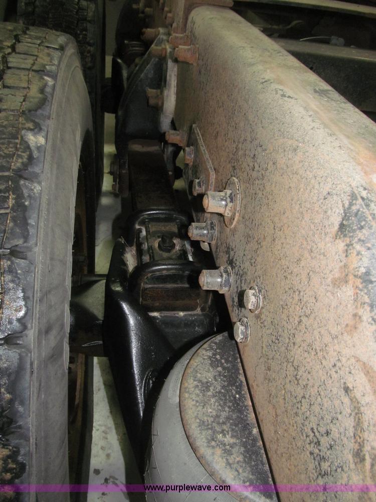 image for item B5305 1997 Peterbilt 379 semi truck