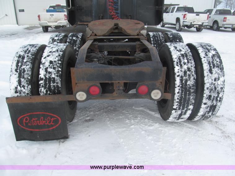 image for item B5305 1997 Peterbilt 379 semi truck