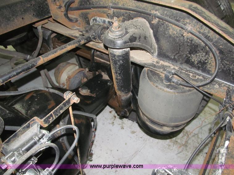 image for item B5305 1997 Peterbilt 379 semi truck