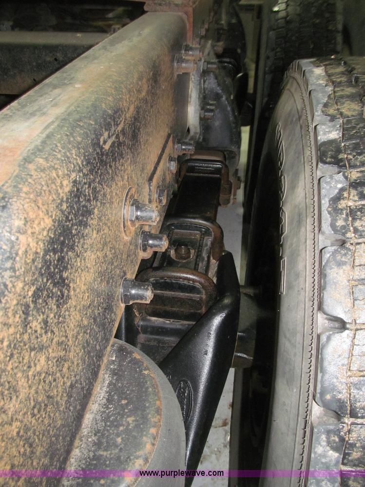 image for item B5305 1997 Peterbilt 379 semi truck